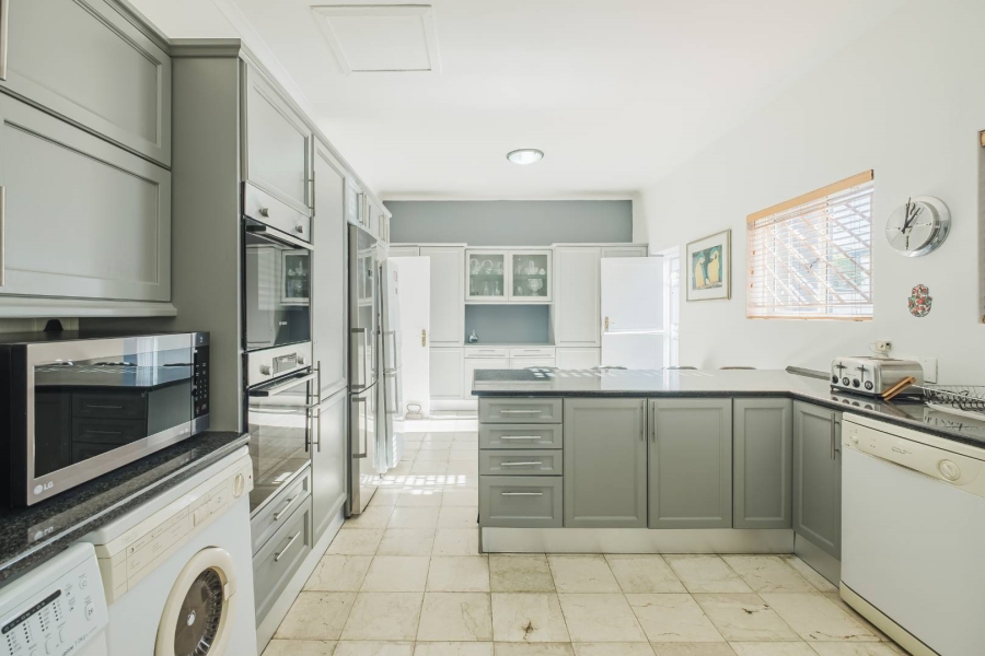 4 Bedroom Property for Sale in Fresnaye Western Cape